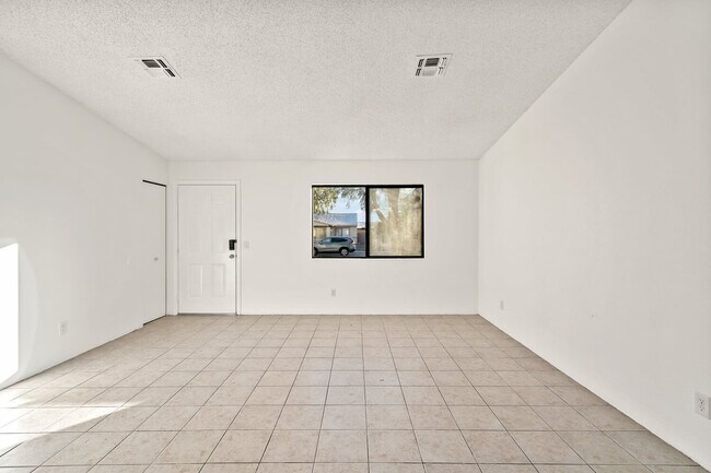 Building Photo - 6082 S Birchwood Dr