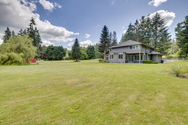 Building Photo - Prestigious Bothell Home on almost 3 Acres!