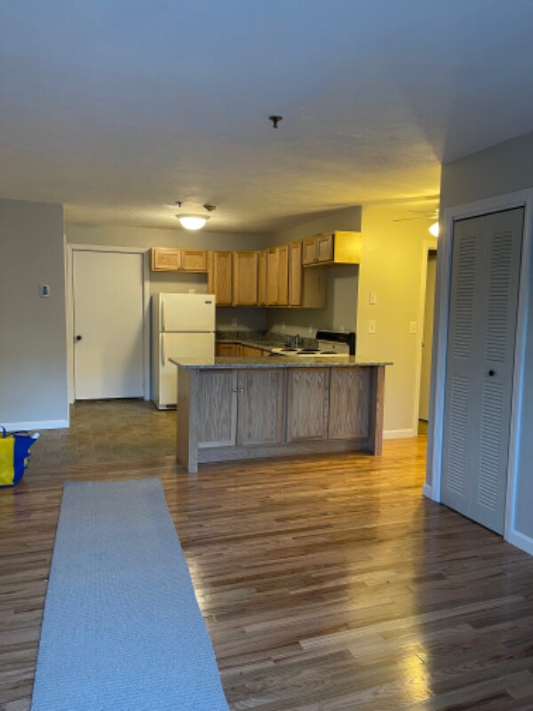 Building Photo - 3 Cook St