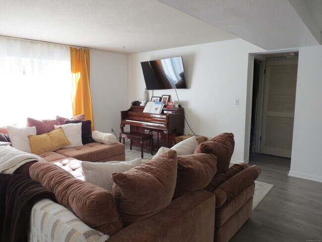 Building Photo - 97 Highland Rd