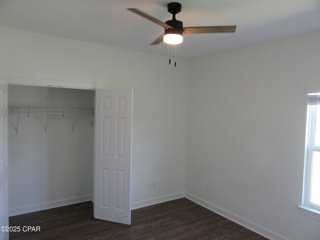 Building Photo - 2811 N Panama Ave