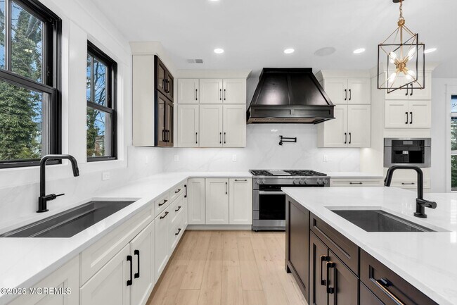 Building Photo - 2017 5th Ave