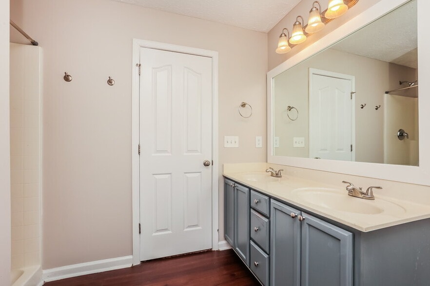 Building Photo - 8813 Cressent Glen Ct