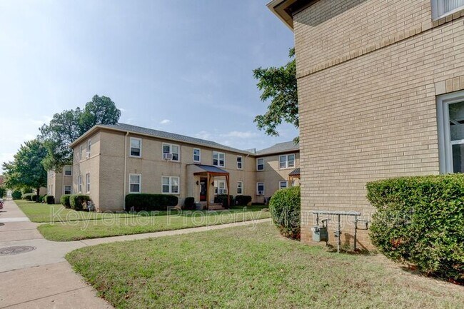 Building Photo - 1420 S Quaker Ave