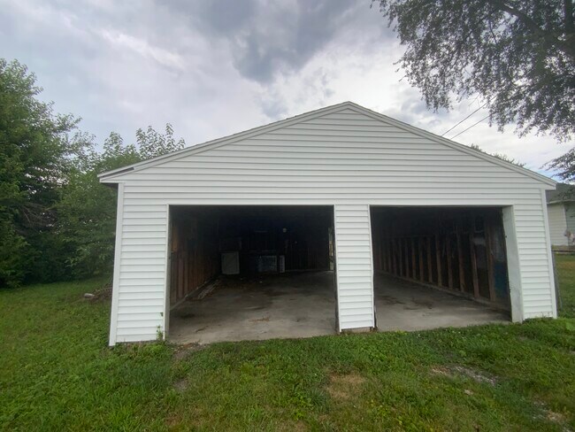 Building Photo - 707 Lawndale Ave