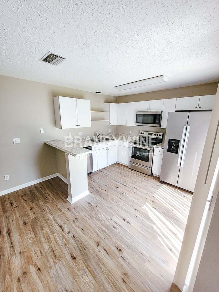 Building Photo - 323 Summer Sails Dr