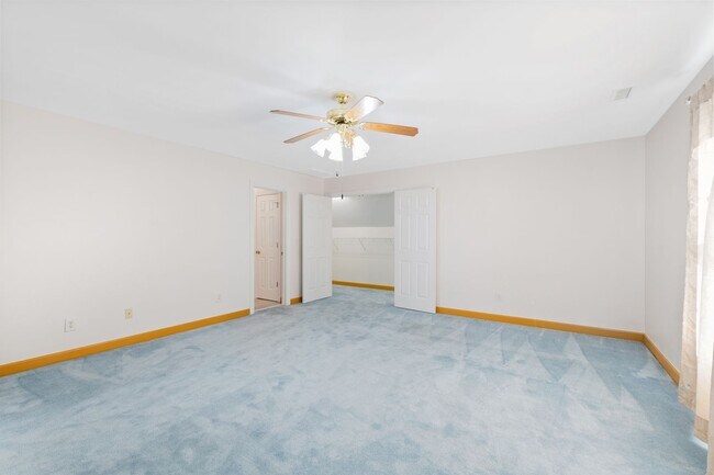 Building Photo - Exceptional 5-Bedroom Residence in the Hea...