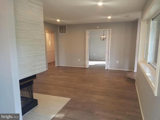 Living room - 1897A Villaridge Dr