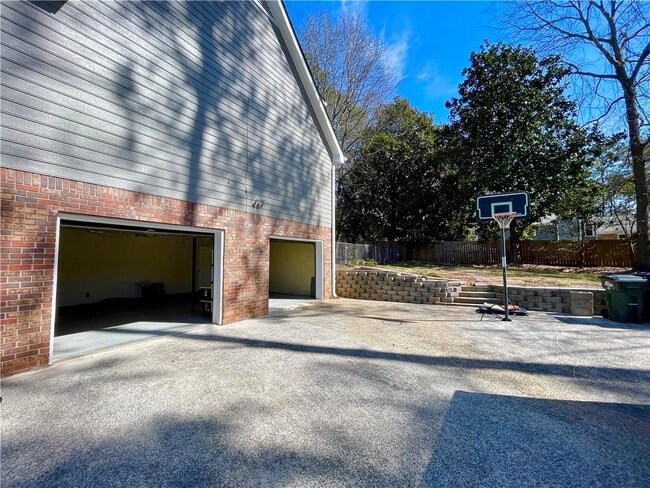 Building Photo - 1721 Emerson Ct NE