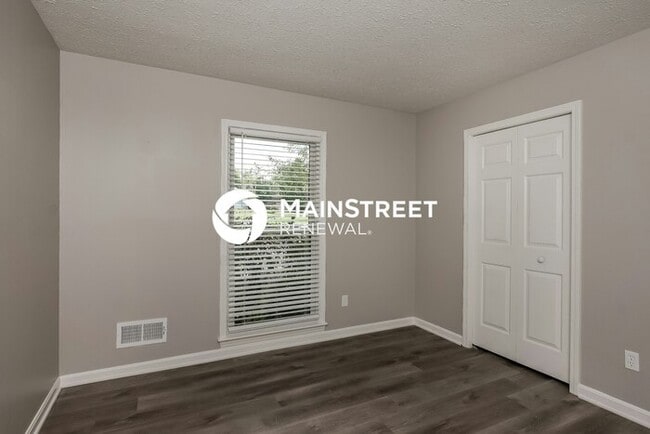 Building Photo - 4 Bedroom Pet-Friendly Home in Louisville, KY with Main Street Renewal