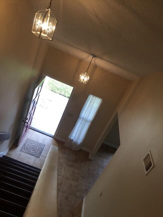 Building Photo - 550 Hassocks Loop