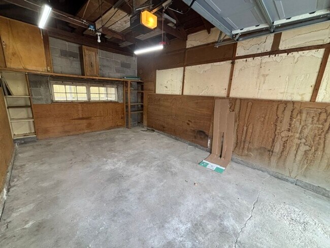 Building Photo - 2102 S 3rd Ave