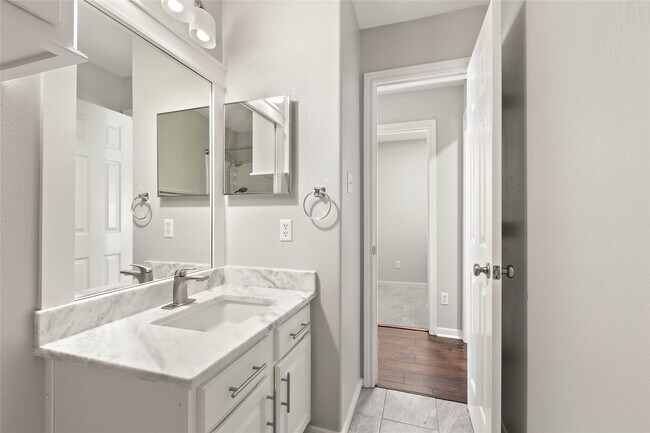 Building Photo - 139 Ledgestone Pl