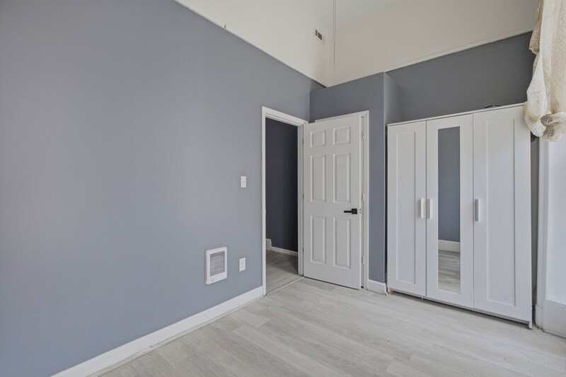 Building Photo - 1409 McCulloh St