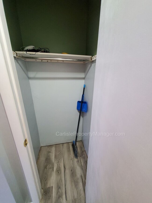 Building Photo - Pet Friendly 3 beds, 1.5 bath, central A/C, off-street parking, basement with included laundry, a...