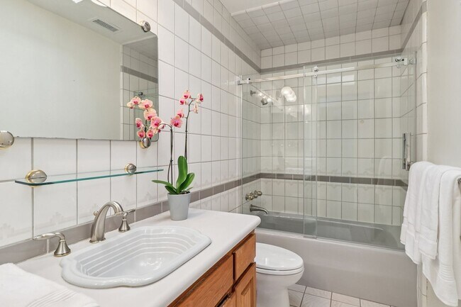 Building Photo - La Jolla Home with Ocean Views! Solar and AC