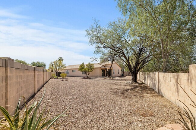 Building Photo - Move in ready home in Arizona Sunset!