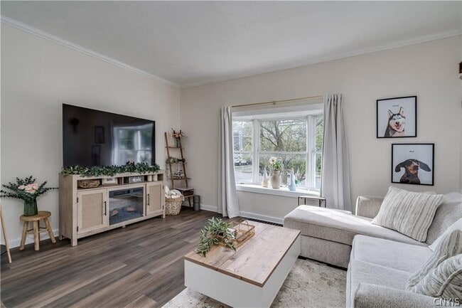 Building Photo - 380 Brainard St