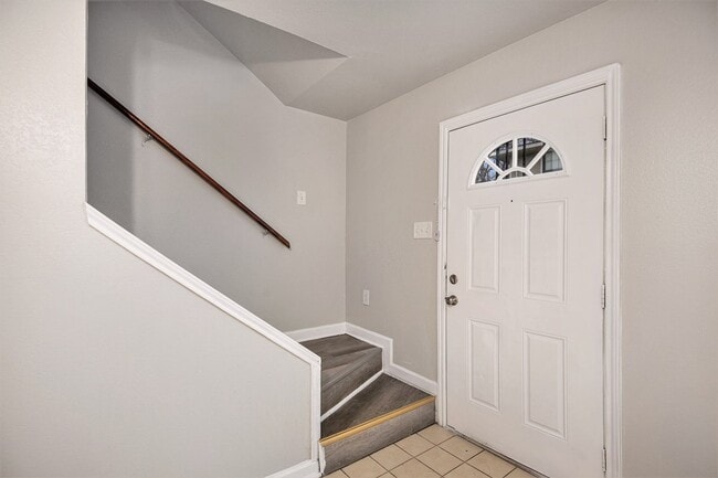 Building Photo - Recently updated 2-story 2-1.5 in Fort Wor...