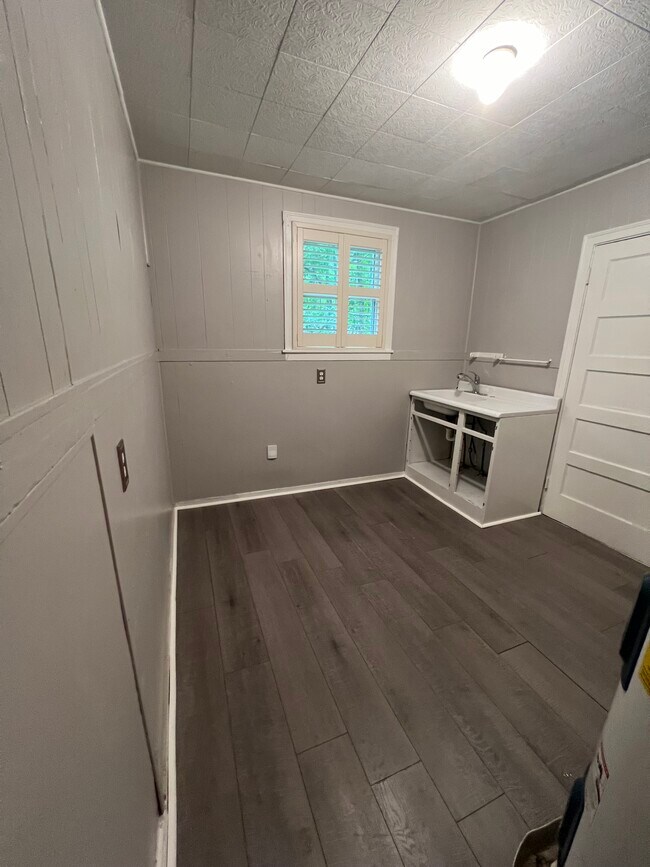 Building Photo - 171 Crenshaw St