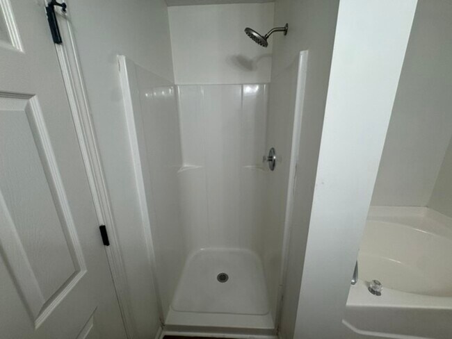 Building Photo - 2208 Summerwind Dr