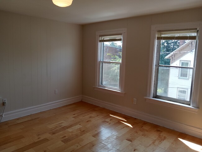 Front Bedroom - 226 Robinson St