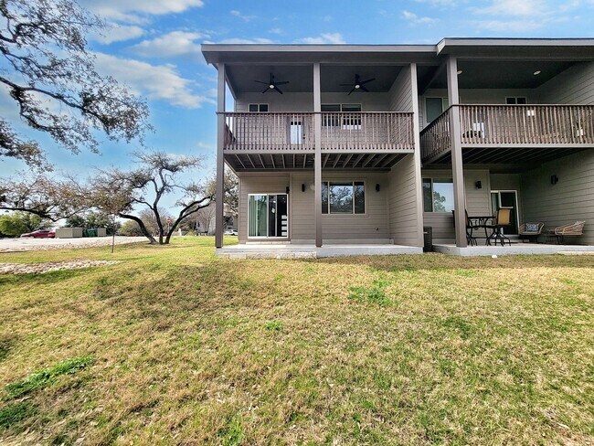Building Photo - Sophisticated 3/BR 2.5/BS Home in Point Ve...