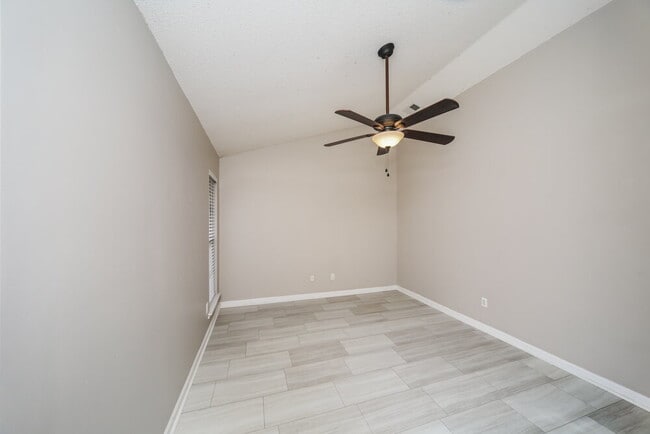 Building Photo - 1403 Leery Cove