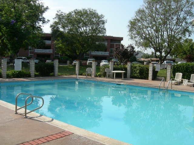 Building Photo - 1010 E Washington Ave