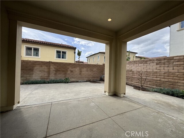 Building Photo - 66 Diamond Flats