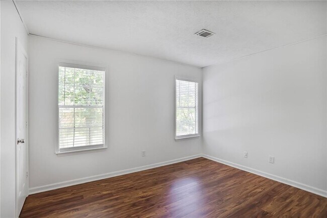 Building Photo - 571 Aberdeen Dr
