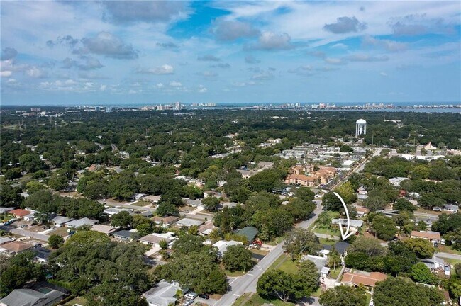 Building Photo - 1801 Bellemeade Dr