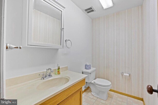 Building Photo - 13501 Kelmont Ct