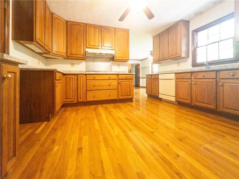 Building Photo - 965 Millbrook Ct