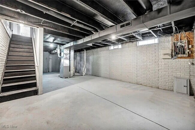 Building Photo - 12210 Oakland Ave