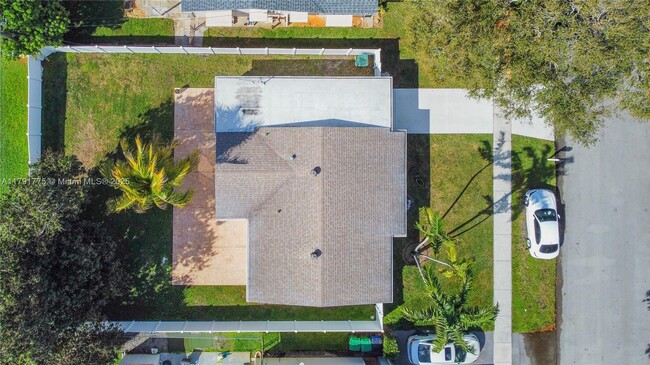 Building Photo - 9428 SW 51st Ct