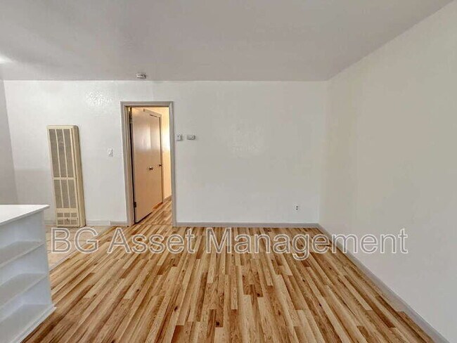 Building Photo - 728 Darina Ave