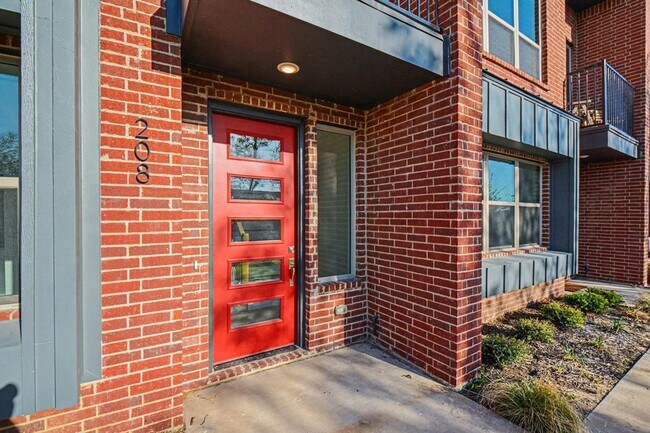 Building Photo - 13351 Goodland St