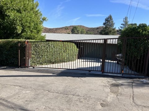 Gated home for privacy - 3568 Gladiola Dr