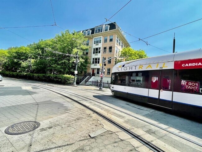 Building Photo - 126 Dudley St