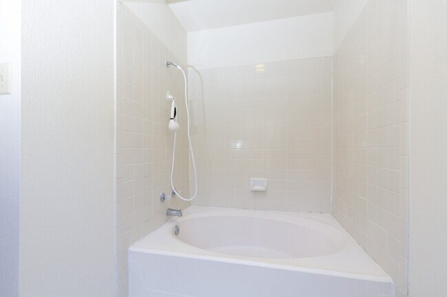 Building Photo - Charming 3-Bedroom Home in Feather Ridge –...