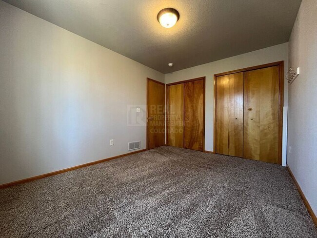 Building Photo - 1044 Winona Cir