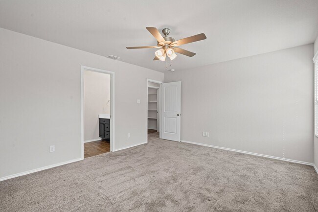 Building Photo - Craftsman in Cleburne