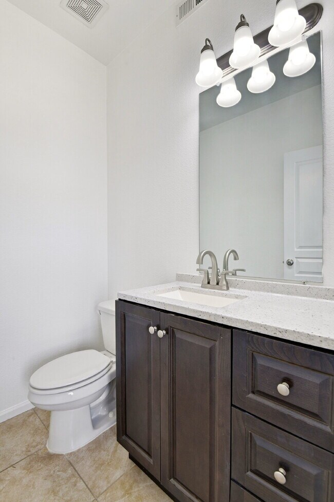 Building Photo - $2,940.95 - 4 Bed, 3 Bath Home in Denver with Central A/C and Fenced in Yard!