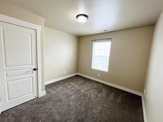 Building Photo - 1576 Venetian Way