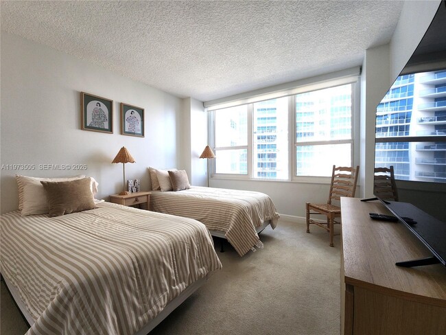 Building Photo - 3505 S Ocean Dr