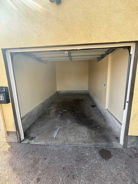 Building Photo - 246 E 97th St