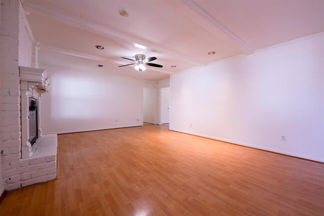 Building Photo - 5814 Old Lodge Dr