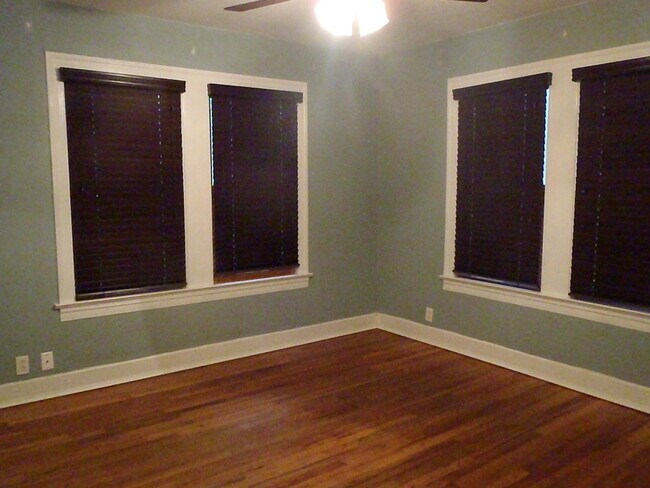 Building Photo - Charming 2/1 House in Hyde Park- Available for August!