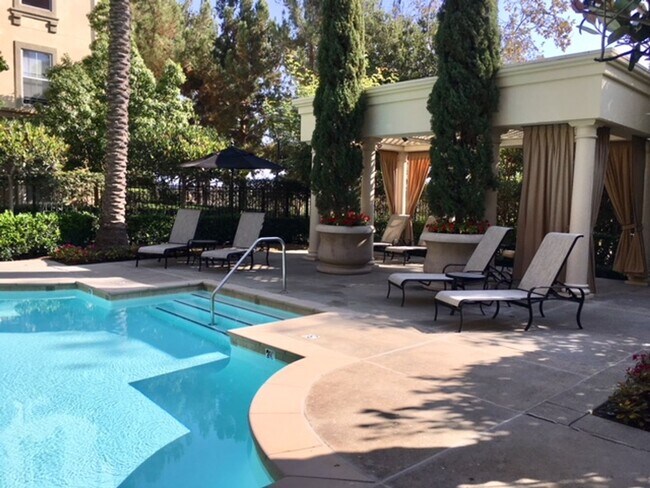Building Photo - Watermarke: Lower 1 Bed 1 Bath Condo,
